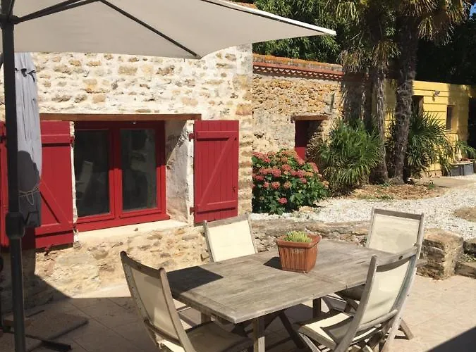 בית הארחה Le Clos De La Viniere 3*